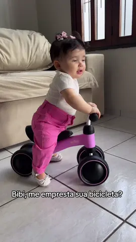 Tô aprendendo ainda, mamãe 😂   Link da bicicleta nos comentários 👇🏻 #bebesfofos #bicicletaequilibrio #fypシ゚ 