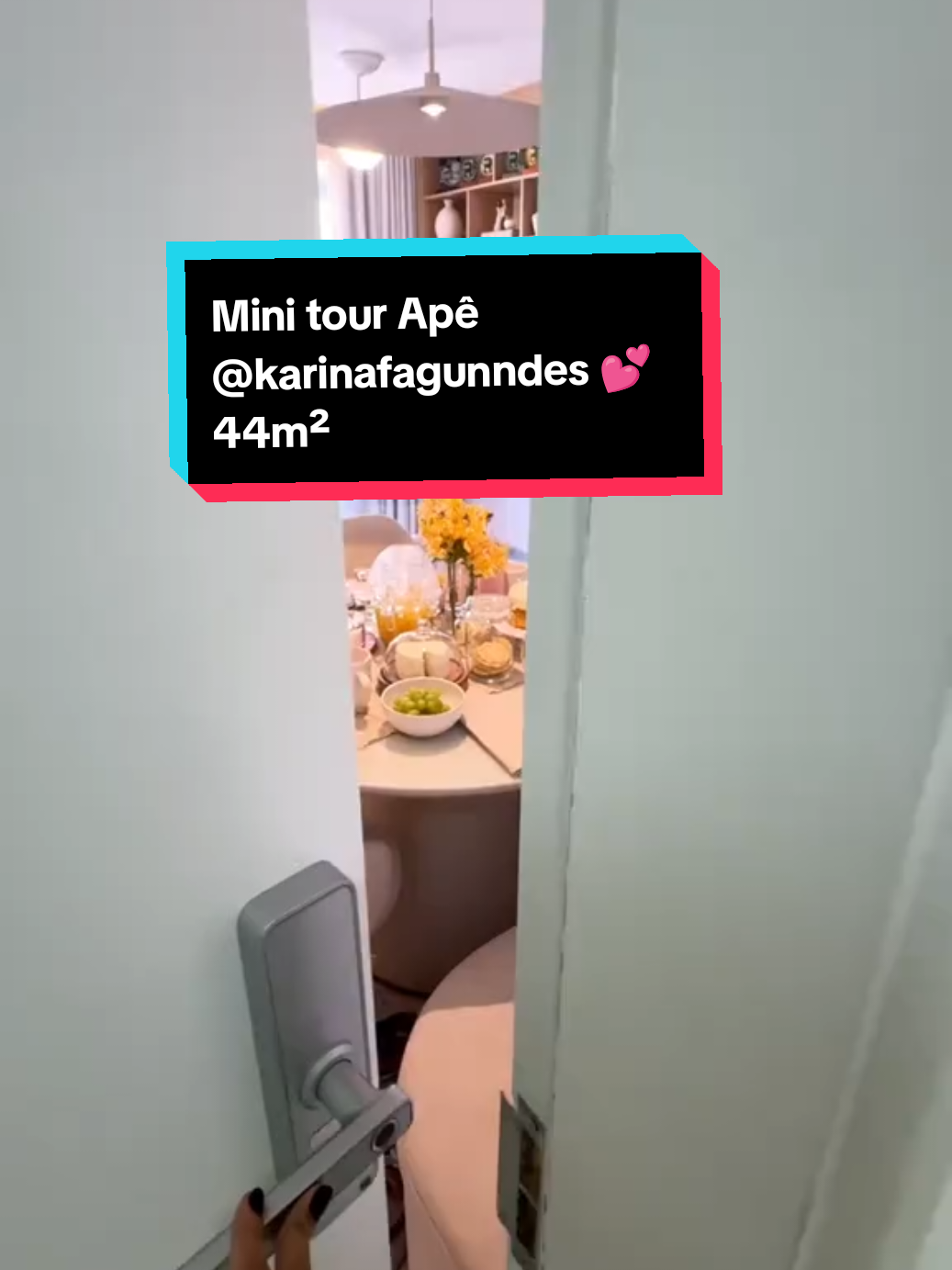 Mini tour Apê @karinafagunndes 💕 44m². O tour completo tá no YouTube! (Link na Bio) #tourpeloapartamento #decor #decoracao #inspiracao #apartamentopequeno