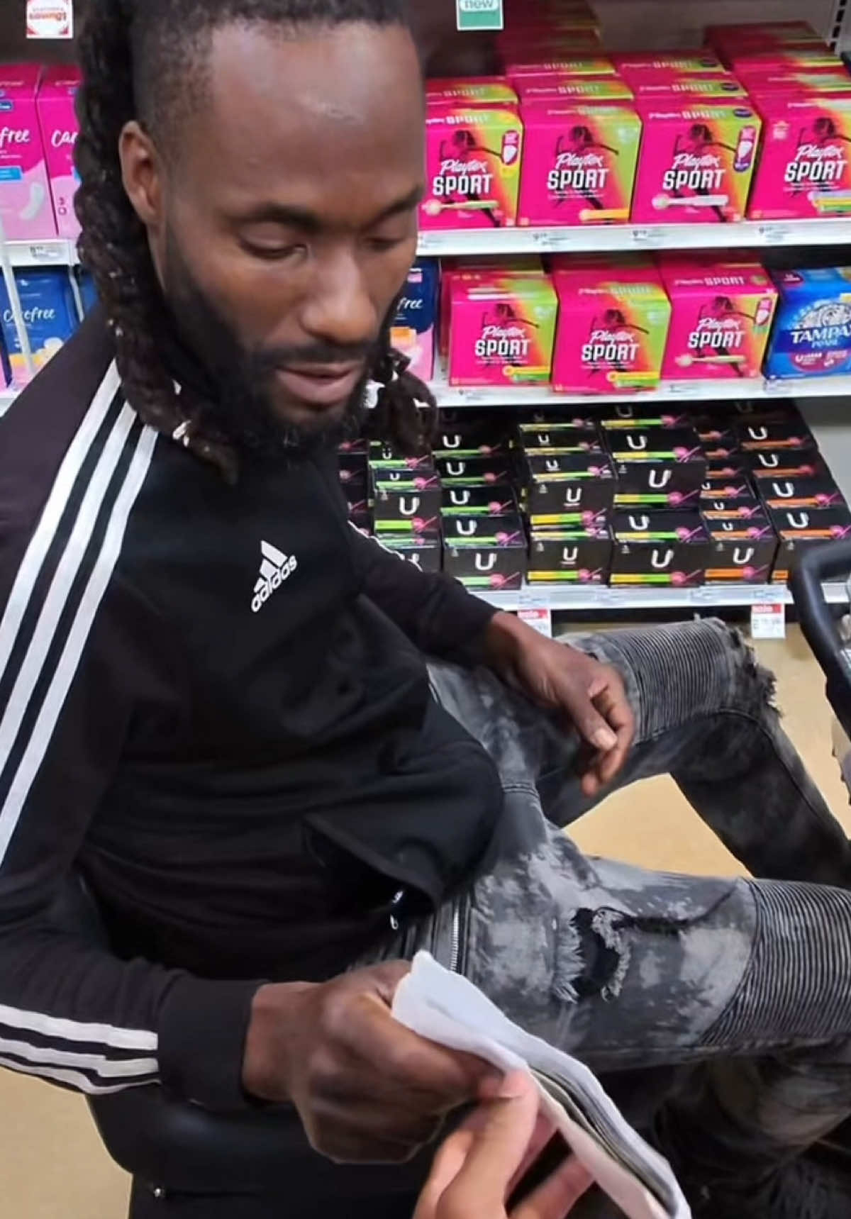 Did he pass? #fyp #moneyprank #socialexperiment #funny #viral 