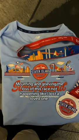 5 months of anticipation to catch a glimpse of the #tcsnycmarathon start and one of the more fun #halfmarathon experiences 😕 #nyrr #newyorkroadrunners #statenislandhalf 