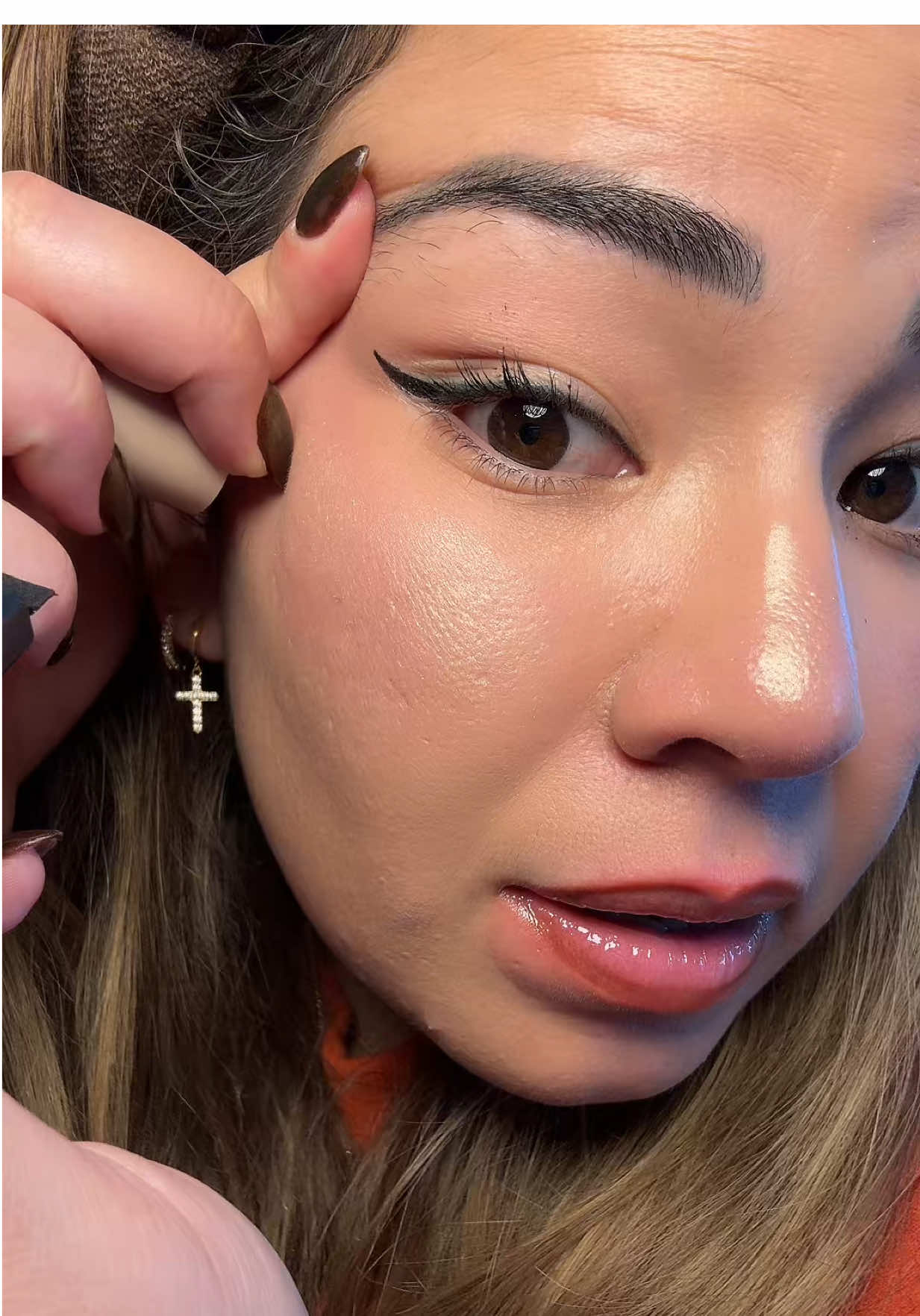 “¿Te cuesta hacerte el delineado igual en ambos ojos? 👁️✨ Con este lápiz doble, logras el ala perfecta en segundos… sin estrés y sin errores.”#EyelinerStamp #PerfectWing #MakeupHack #EasyMakeup #PageVine ✨54121381948✨519_7148✨ ✨8888✨🙏🏻