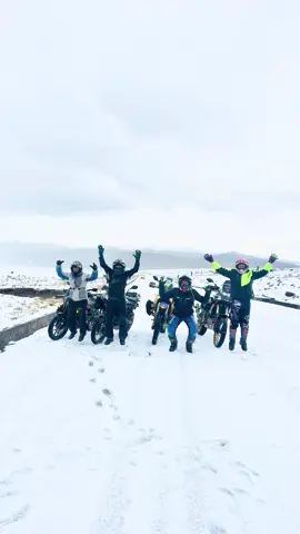 Ruta del Chimborazo 🏔️😎🤟 @𝙅𝙊𝙎𝙐𝙀 𝘼𝙑𝙀𝙉𝙏𝙐𝙍𝘼𝙎. @Cristian Dominguez @Efrén Ochoa @Banco de Motos EC  #elcoca_orellana_ecuador #ecuador #chimborazo #viajeenmoto #moterosecuador 