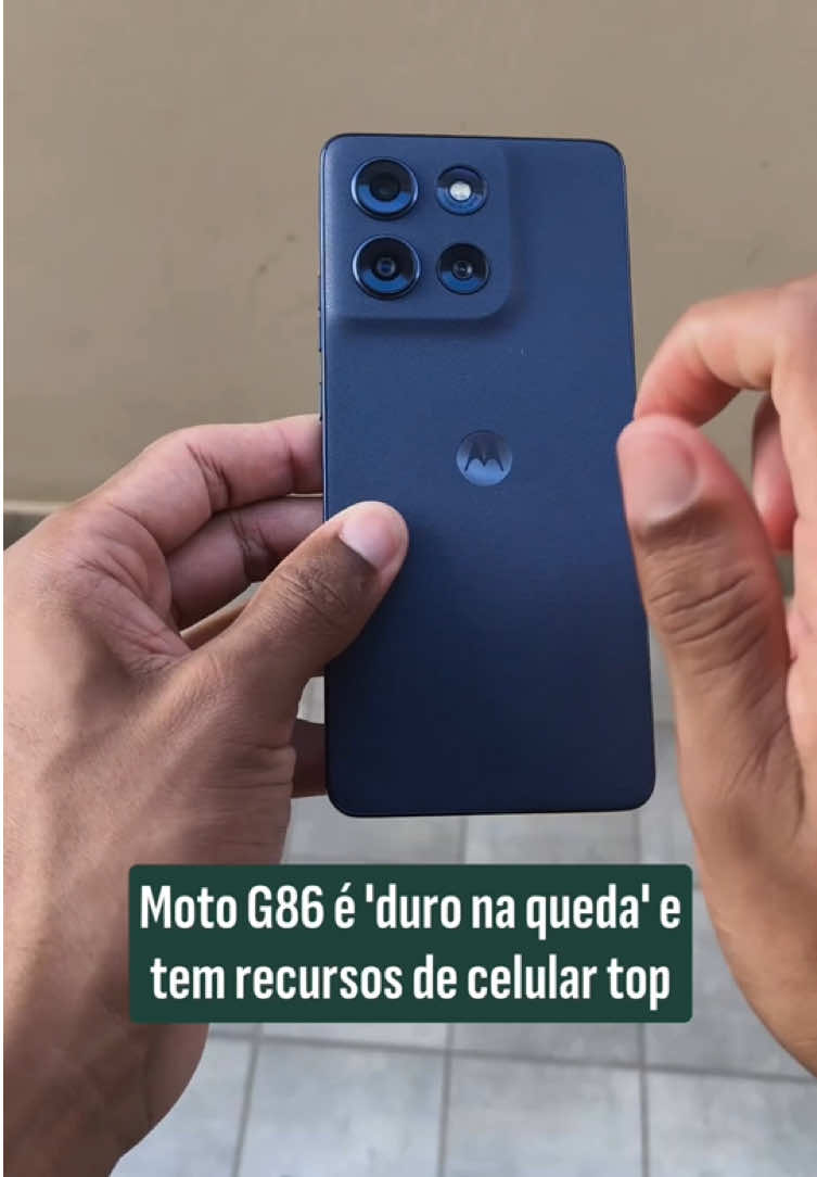 Moto G86 é duro na queda e vem com recursos dignos de celular top de linha. O Guia de Compras UOL testou o modelo e conta o que vale e o que não vale nele. Curtiu? Link na bio @ #MOTOG86 #guiadecomprasuol 
