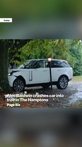 Alec Baldwin's white Range Rover appeared significantly damaged by a large tree after crashing his car in the Hamptons. 🎥: Instar