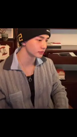 #hyunjin - um side eye. #straykids #straykidseverywhereallaroundtheworld #hyunjinedit #foryoupage 