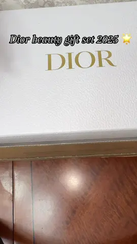 Dior gift set 2025 love the goldie bag and freebie that come with 📦  #dior #diorbeauty #giftset #beauty #giftsforher 