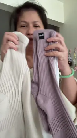 Hanes super soft slouch socks are perfect for fall season #hanes #slouchsocks #slouchysocks #socks #fallsocks 