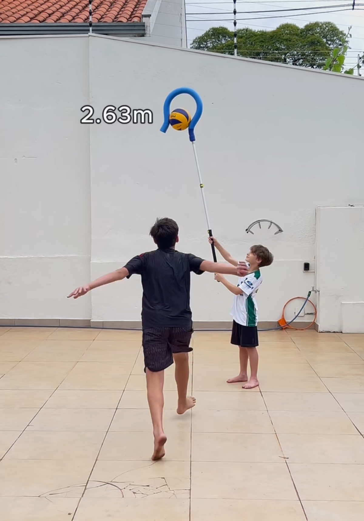 Treinando com meu irmão 🥲🏐 #volei #volleyball 