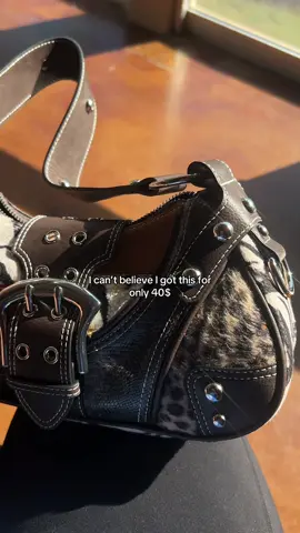 This purseee is sooo cute im inlove !!!🥹🥰 #purse #viral #viralbag 