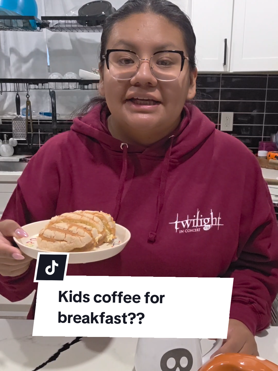 Café con pan, galletas, bolillo or even café con tortilla is a normal thing for us Mexicans. My kids are fine. #Cafe #cafecito #pandulce #Mexican #guadalupehernandez 