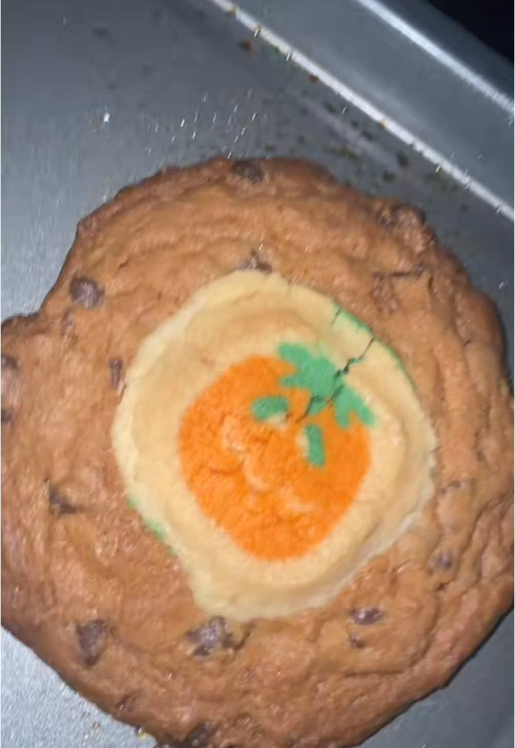 Halloween cookies 🎃. #fyp #viral #viralvideo #trending #trendy #snacks #fall #autumn #fypシ #fypシ゚viral #Foodie #baking #homebaked #baked #kitchen #halloween #pumpkin #octobermood #october #trends #fyppppppppppppppppppppppp #tiktokviral #bakedcookies #homemade #delicious #deliciousfood @Pillsbury @Nestle Toll House 