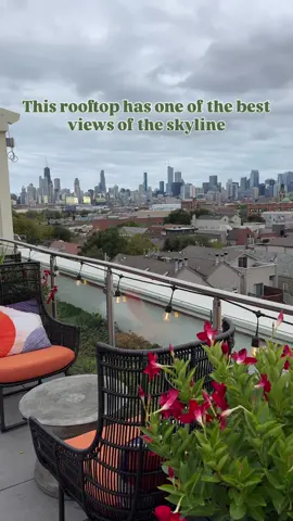 Finally got to visit Kennedy Rooftop and the views were amazing 🤩 perfect spot for a date or to hang out with a few friends. They have lots of indoor and outdoor seating. It was a bit chilly but we still enjoyed it. We got to try the sliders, steak kabobs, fries, hibiscus ginger beer🌺 🫚 and Caesar salad 🥗#rooftop #chicago #chicagobrunch #chicagorestaurants 
