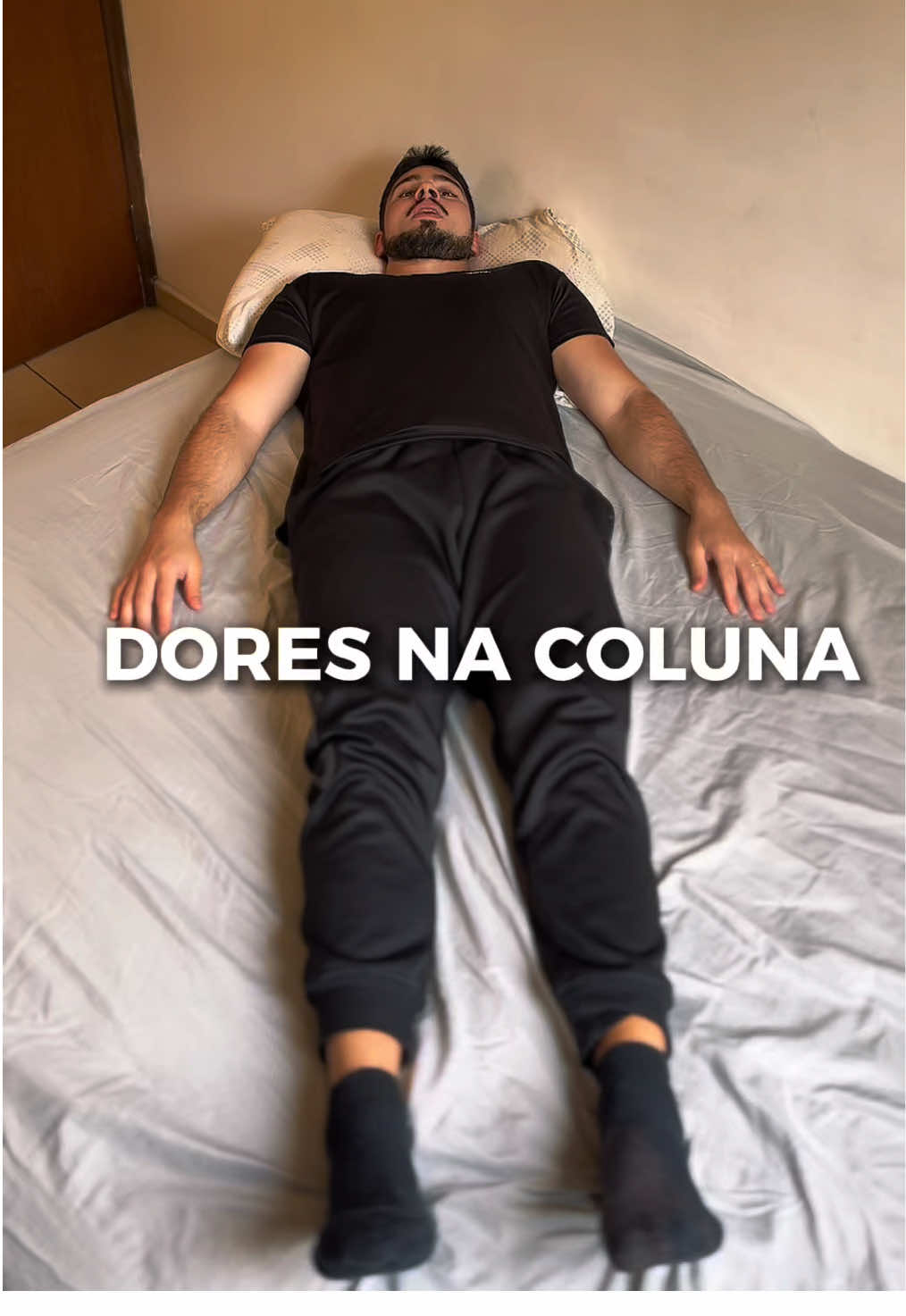 Observações importantes!! Não será apenas um exercício que irá resolver suas dores na coluna, mas esse pode te dar algum conforto!! Se sentir qualquer tipo de desconforto na coluna durante qualquer exercício você deve interromper imediatamente e buscar um orientação personalizada! #caiofisiopersonal #doresnascostas #backpain #dorlombar #herniadedisco      