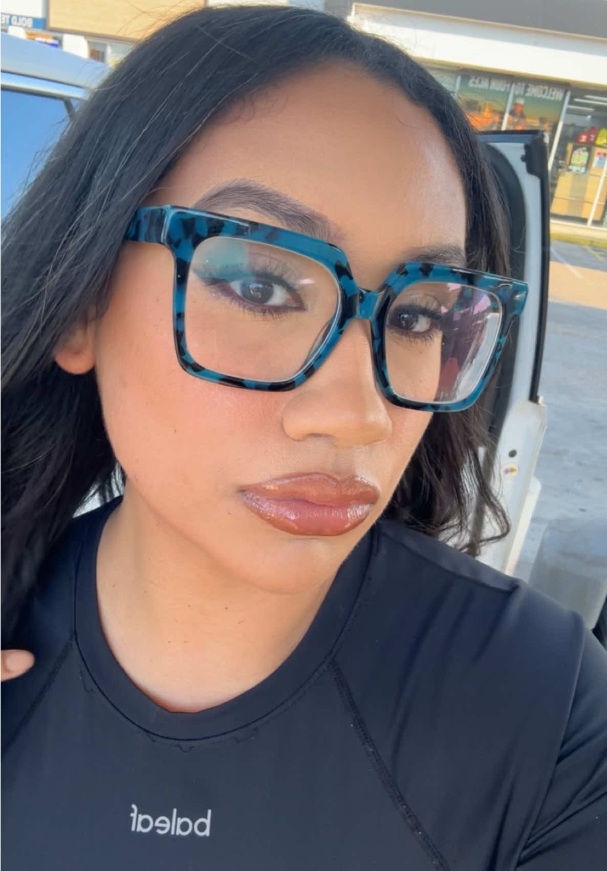 HUGE Thanks you to @Tennille | Houston MUA for asking me to a model! I loved my look and can’t wait till we work together again🫶🏽💄✨📸 #mua #comewithme #makeupapplication #houstontx #model 