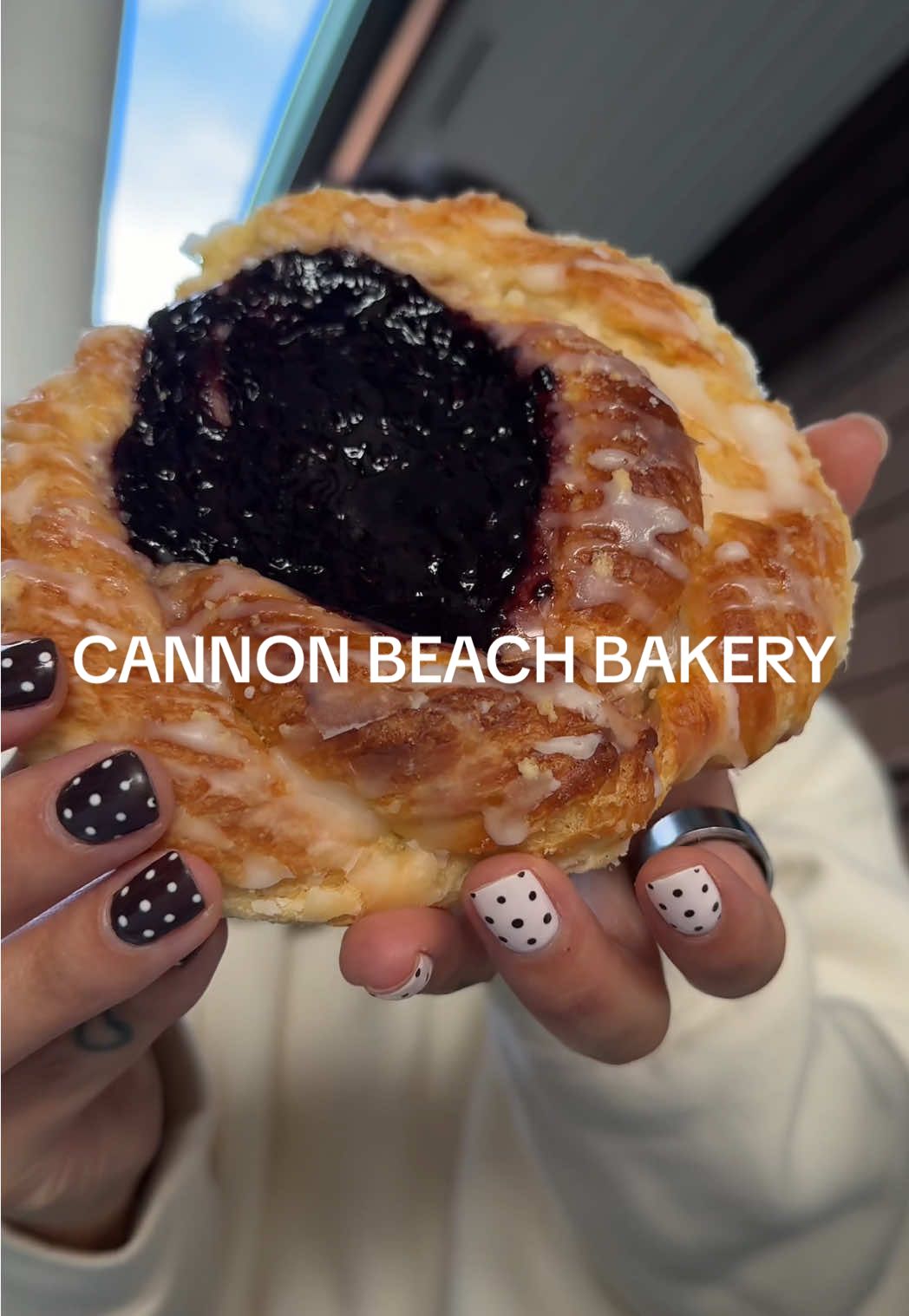if there is a baked good, you can bet your bottom dollar I will be eating it #oregoncoast #cannonbeach #breakfastvlog #eatwithme 