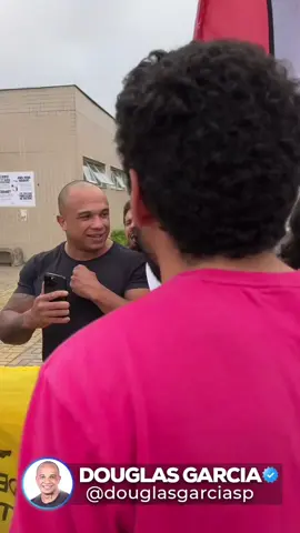 Errei o pronome do menine defensor do Hamas e o mundo acabou.