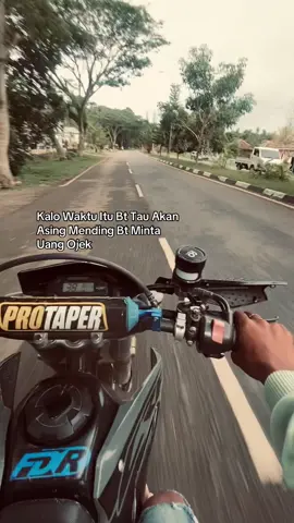 Su Btmng Dia Keliling Ambon baru Terakhir dia nae Motor dg orng lain #ambonmanise 