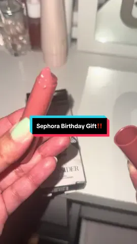 I was so excited for my Sephora Birthday gift but unfortunately my wait for nearly nine months was ruined looking at this lip balm. My first impression for @makeupbymario is sadly annoying at this point of time. I mean who makes lip balms or lipsticks that don’t twist back inside. Warning to everyone who is choosing this as your birthday gift😭😭😭 I would rather choose a different birthday gift than this!!! I really had high hopes with this brand 💔💔💔💔.#makeupbymario #sephorabirthdaygift #makeup #fyp #makeupreview 