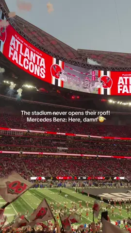 This is truly a first for me 🫢 RISE TF UPPP ❤️🖤 @Atlanta Falcons #atlantafalcons #mercedesbenzstadium #nfl #mnf #atlanta 