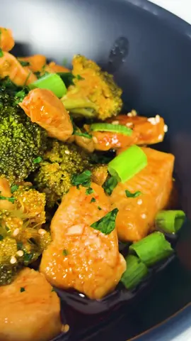 Honey Buffalo Chicken and Broccoli: Quick and Easy Bariatric Meal Prep #bariatricrecipes, #mealprep, #healthyeating, #quickmeals, #vsg