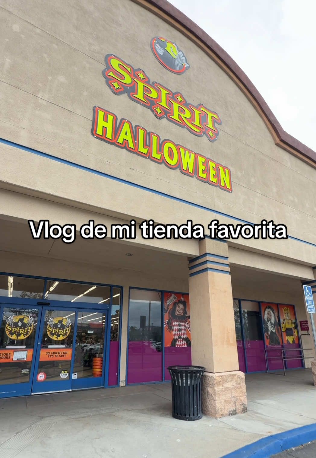 El lugar perfecto para conseguir tu disfraz de Halloween @Spirit Halloween 🎃 #halloweencostume #halloweenlook #store #halloweenishere 