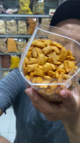 Semua gender cewek atau cowok boleh ngemil cemilan ini Pang pang rasa manis dan renyah #pangpang #makananviral #cemilansimple #cemilantradisional #kuelebaran   