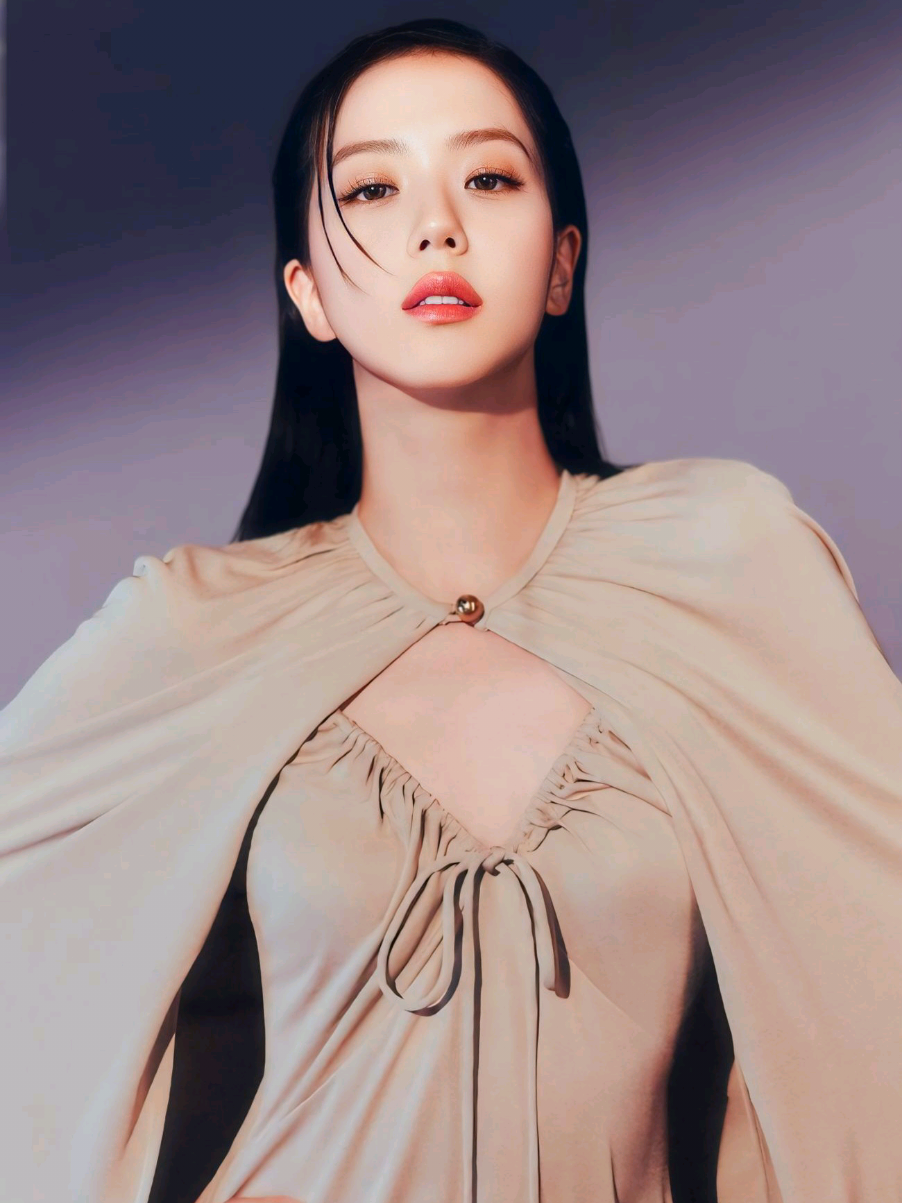 Não há ninguém no mundo que represente a Dior como a JISOO. Ela não é apenas o rosto, ela é a própria essência da maison. 😍🤌 #jisoo #kimjisoo #dior #model #jisooblackpink 