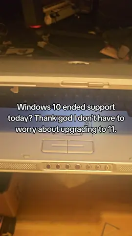 Windows 10?! Ewww, I stopped using that a while ago #shitpost #windowsxp #windows #laptop #pc 