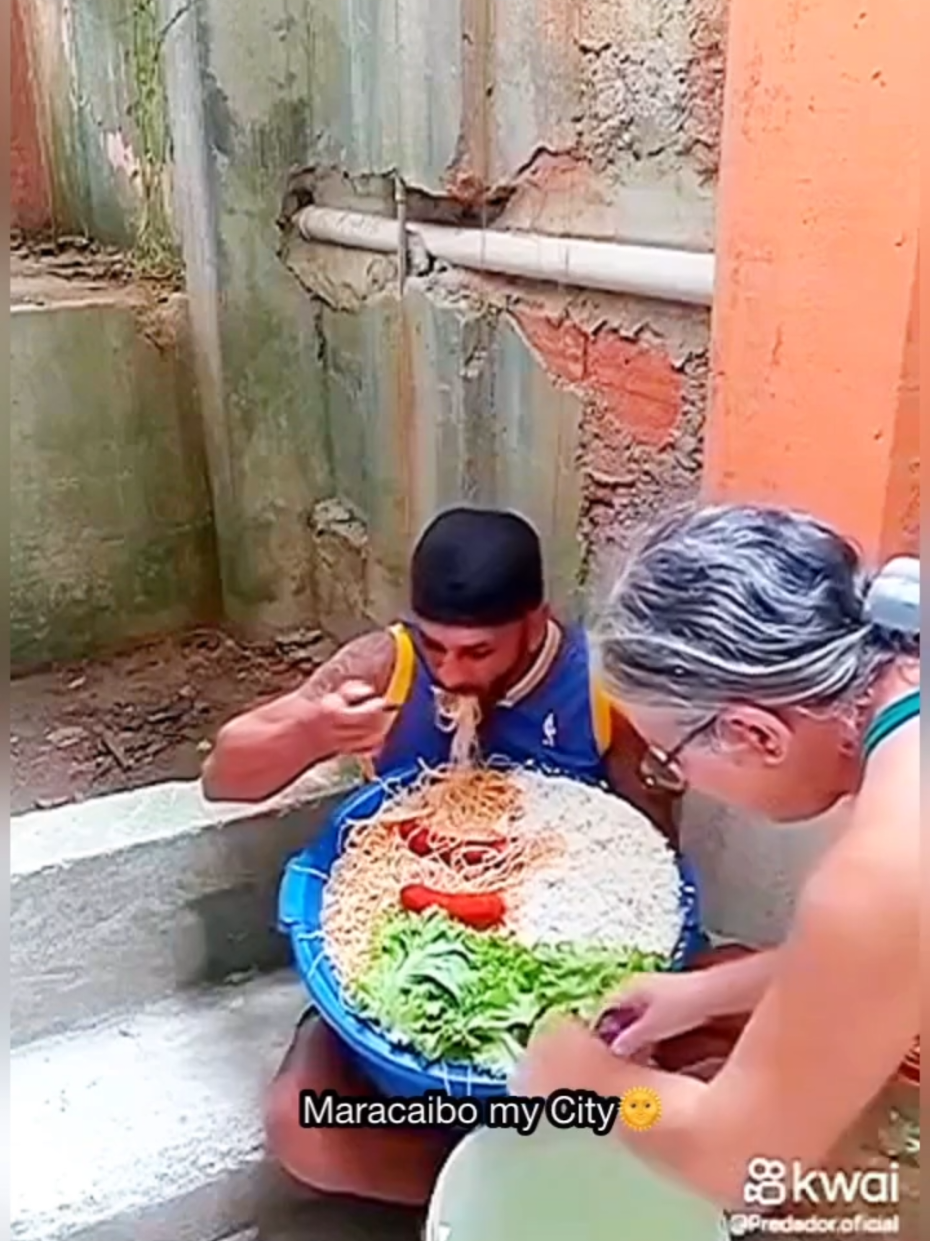 tênia una semana sim comer#comiendobastante#muchacomida#hombreconmuchahambre#fypシ゚#paratiiiiiihumor