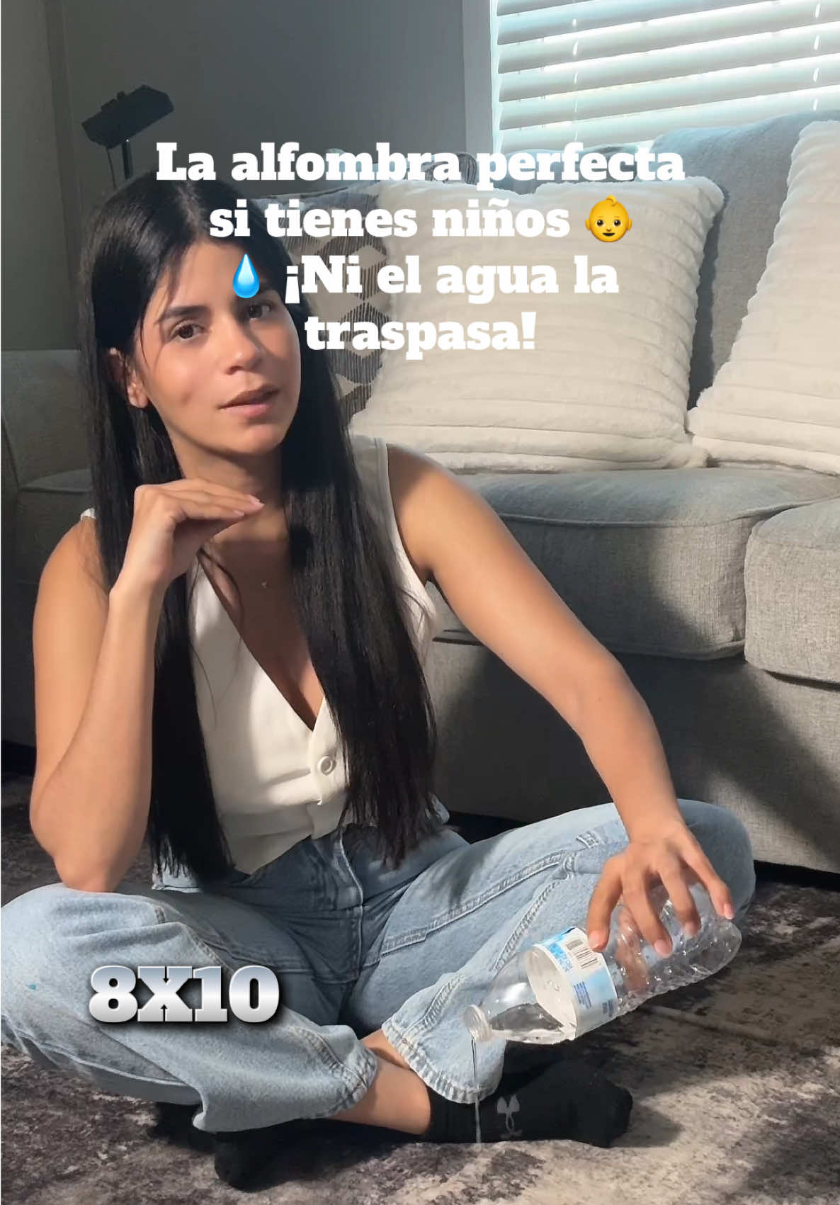 Esta alfombra se volvió mi salvación 🏡💧 Si tienes niños o mascotas, sabes que los derrames son parte del día a día 😅 Lo mejor: ¡el agua no se traspasa y es súper fácil de limpiar! Disponible en varios tamaños y diseños #alfombra #rug #rugs 