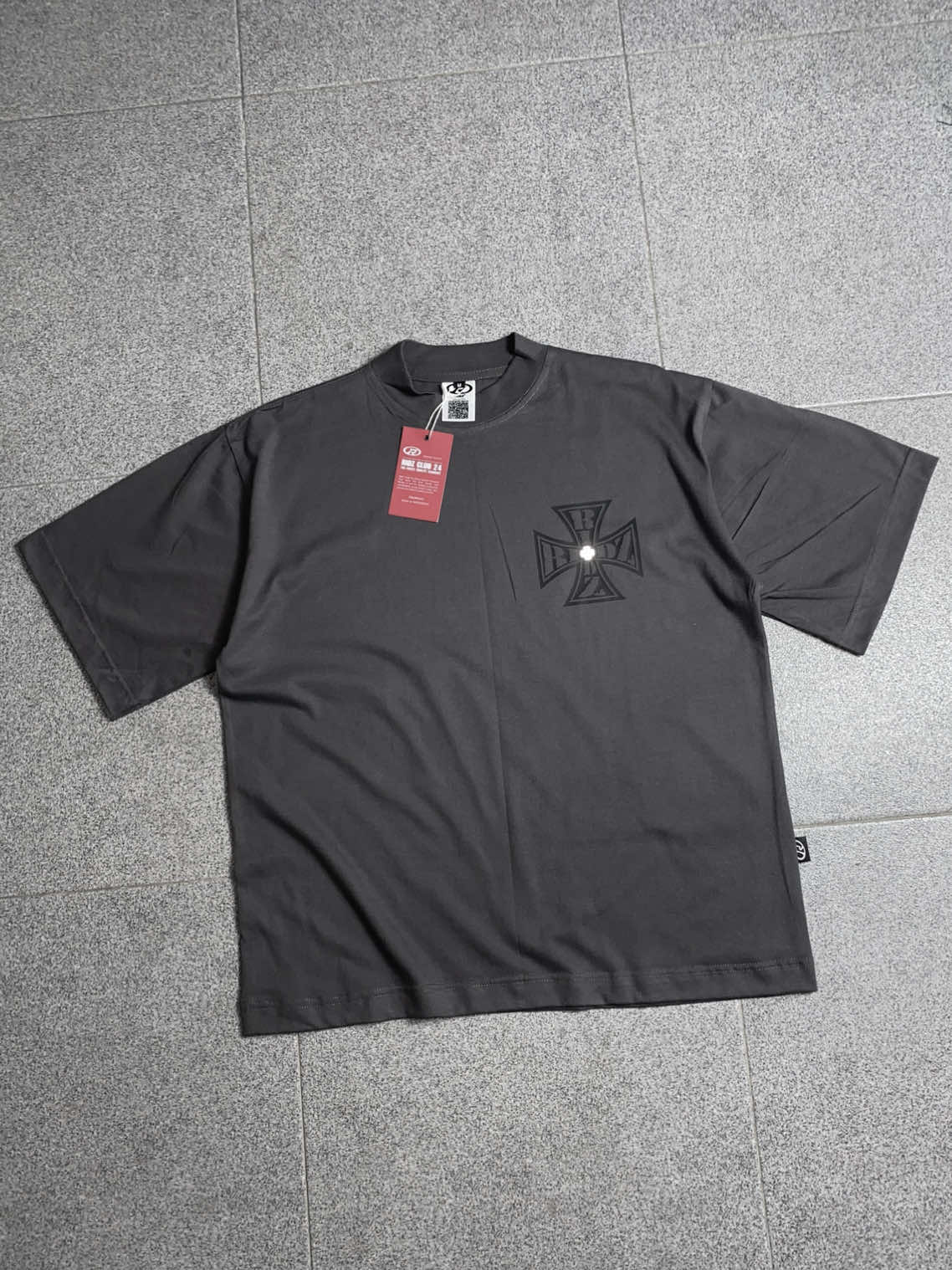 New drop RIDZ Oversized T-shirt “Limited” Dark Grey 🥷🏻 . Combination Reflective MENYALA🔥. The best material cotton 20s 190-220GSM super soft. Ceck showcase now ❗️