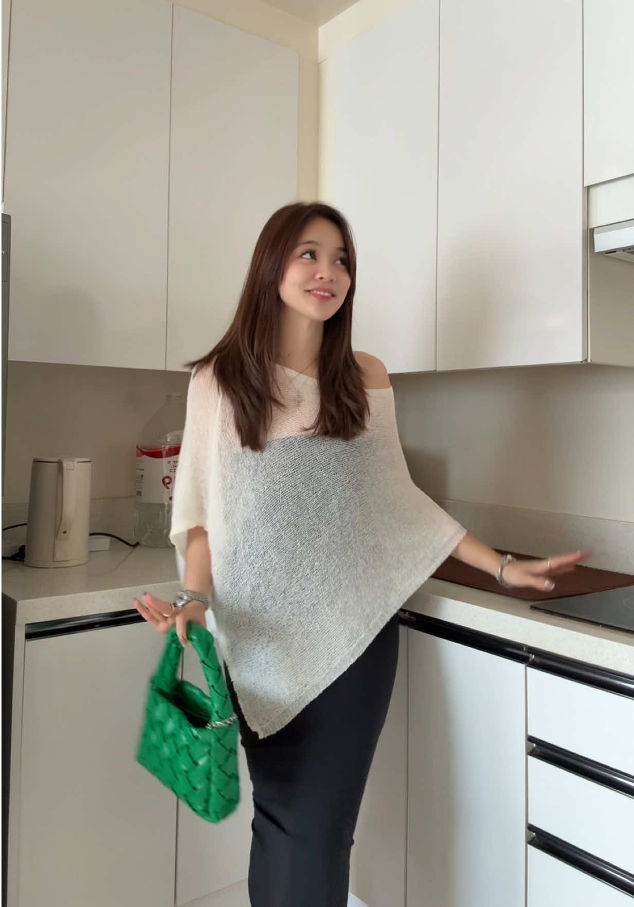 Obsessed with this Poncho Top!! Link in my yellow basket #fashion #skyezhia #CoverUp #pinterestoutfit 