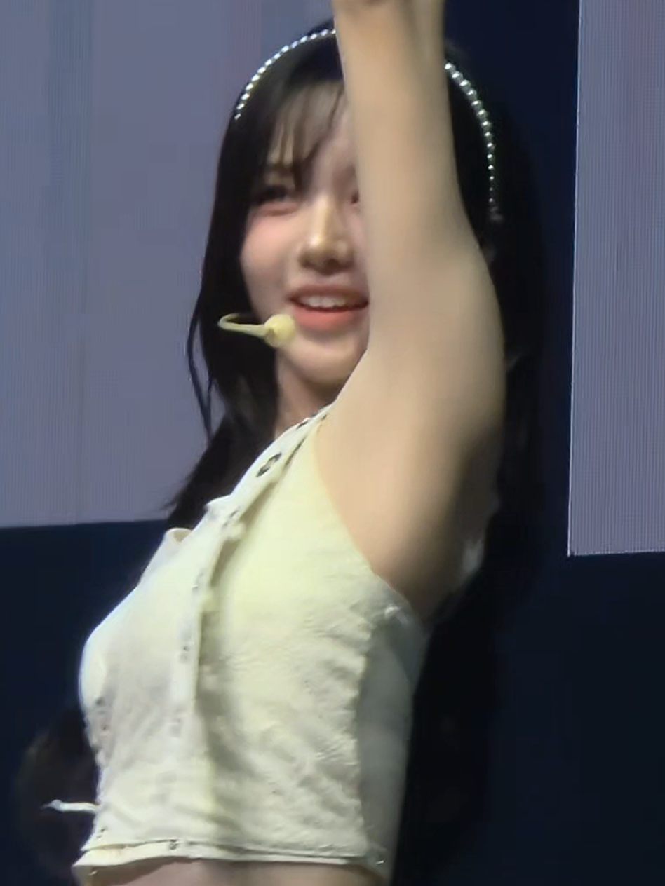 Chaewon #tripleS #트리플에스 #chaewontriples #kimchaewontriples #triplesarmpit 