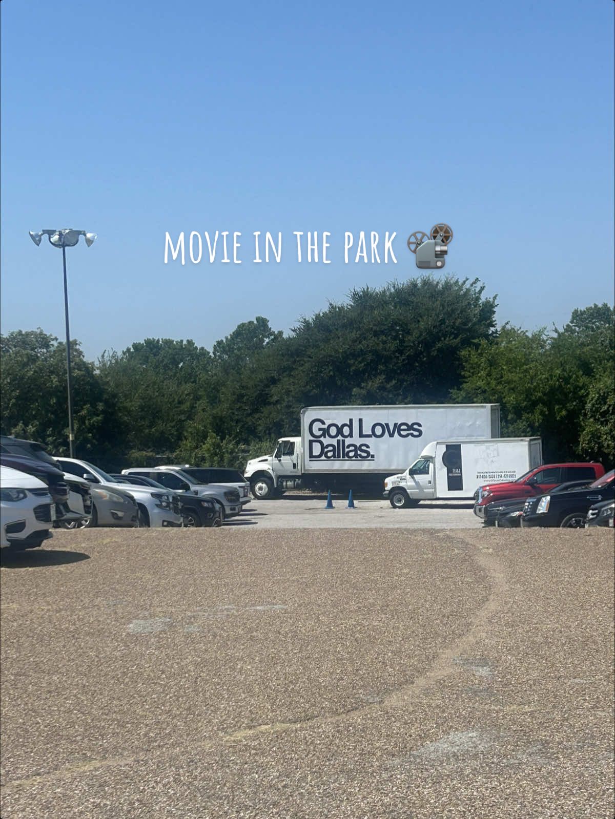 Movie night under the Dallas sky 🎬🍿 #movieinthepark #dallaspark #dallasmovienight 