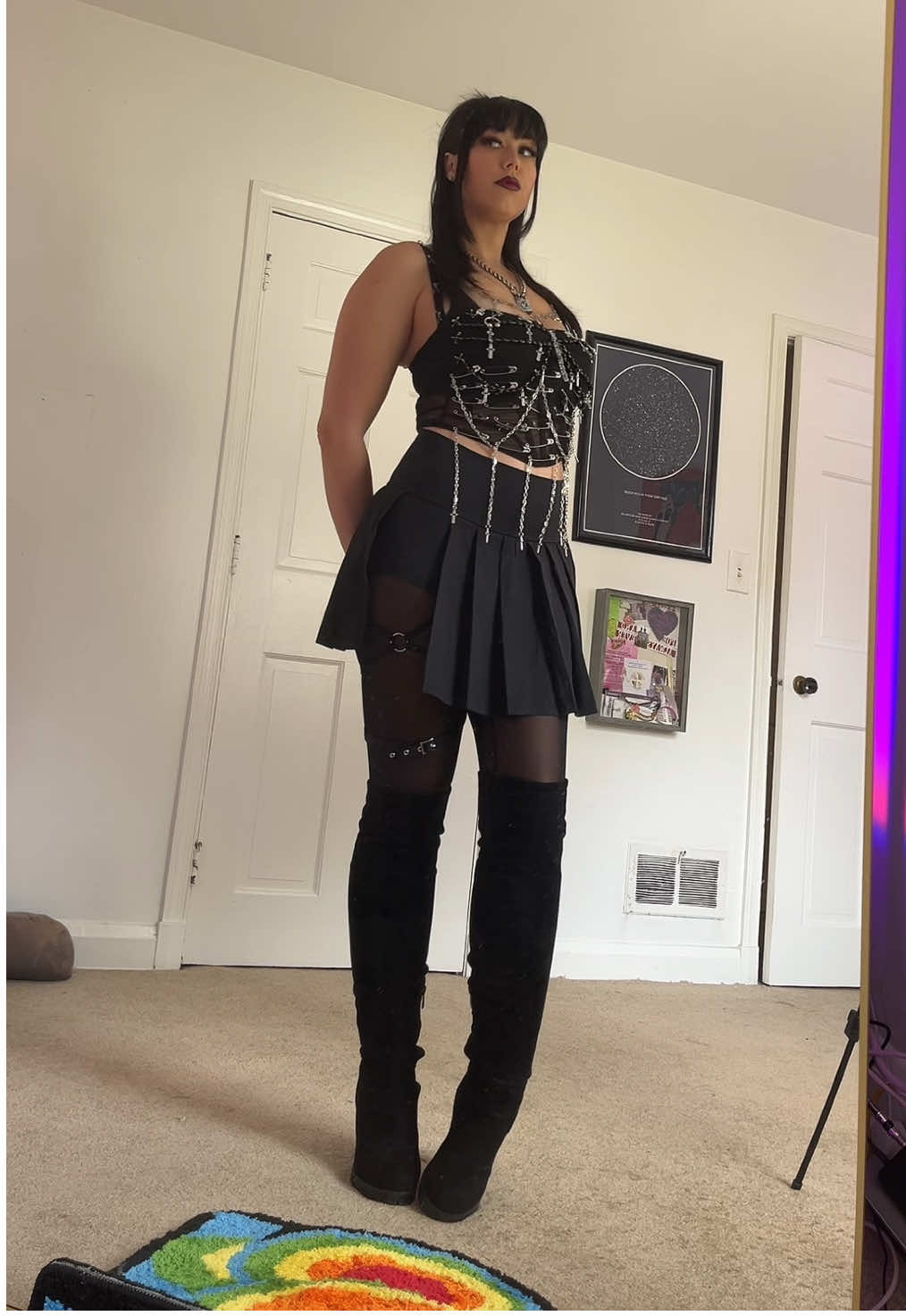 Top is @Mudsweet and bottoms are @Halara 😍