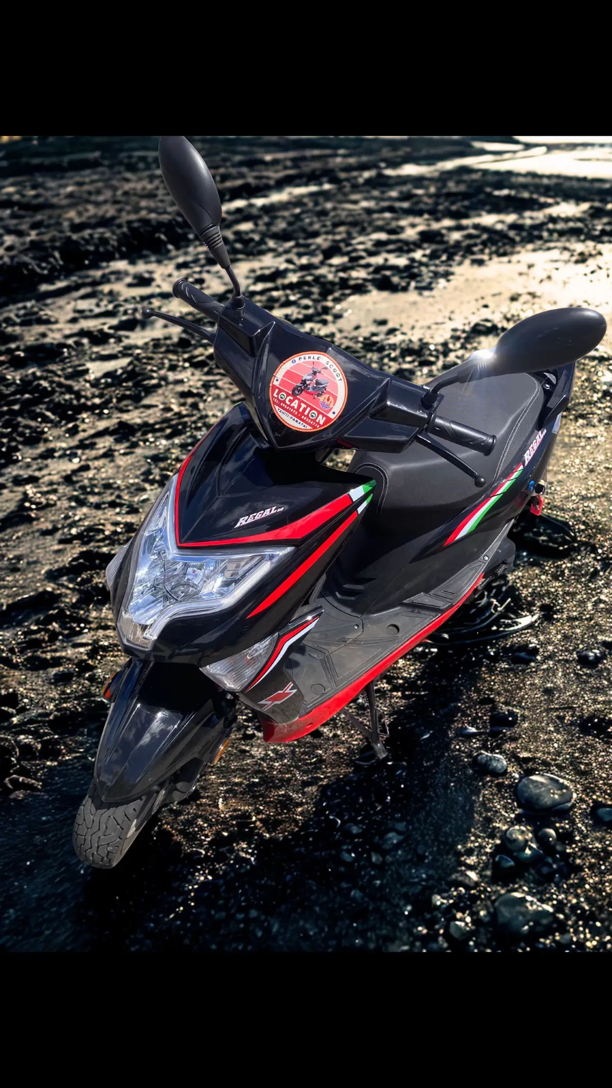 Bougez autrement avec Perle Scoot Location ! Réservez votre scooter en quelques minutes et partez vivre l’aventure en toute liberté, seul, en couple ou entre amis.  Prix: 3000F puis au bout du troisième jours le prix tombe à 2500F.  ☎️Numéro de téléphone: ⁨89 54 10 73⁩ ou 89 57 57 26.