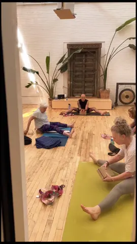 En cette Action de grâce, toute l’équipe d’Origine Yoga vous remercie du fond du cœur. Merci de faire partie de notre grande famille, de partager votre énergie, votre présence et votre lumière dans notre studio 🍁 #yoga #hotyoga #pilates #coursdeyoga #coursdepilates  