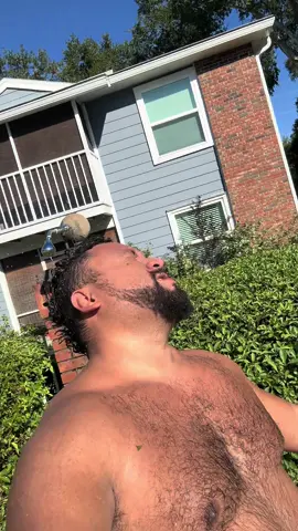 Feeling my curls today 🐻 