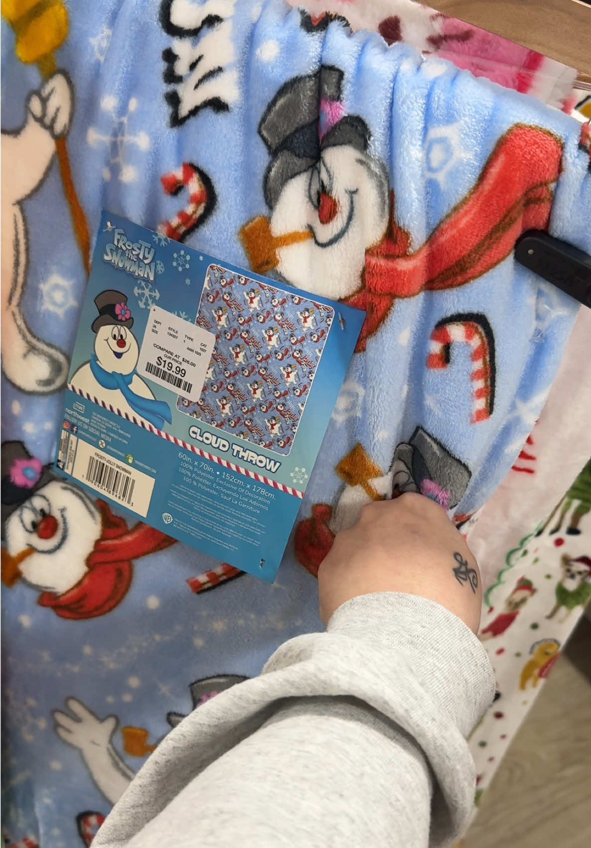 Time to load up on #christmasblanket ‘s! 🎄🎅🏼 #christmasdecor #christmascountdown 