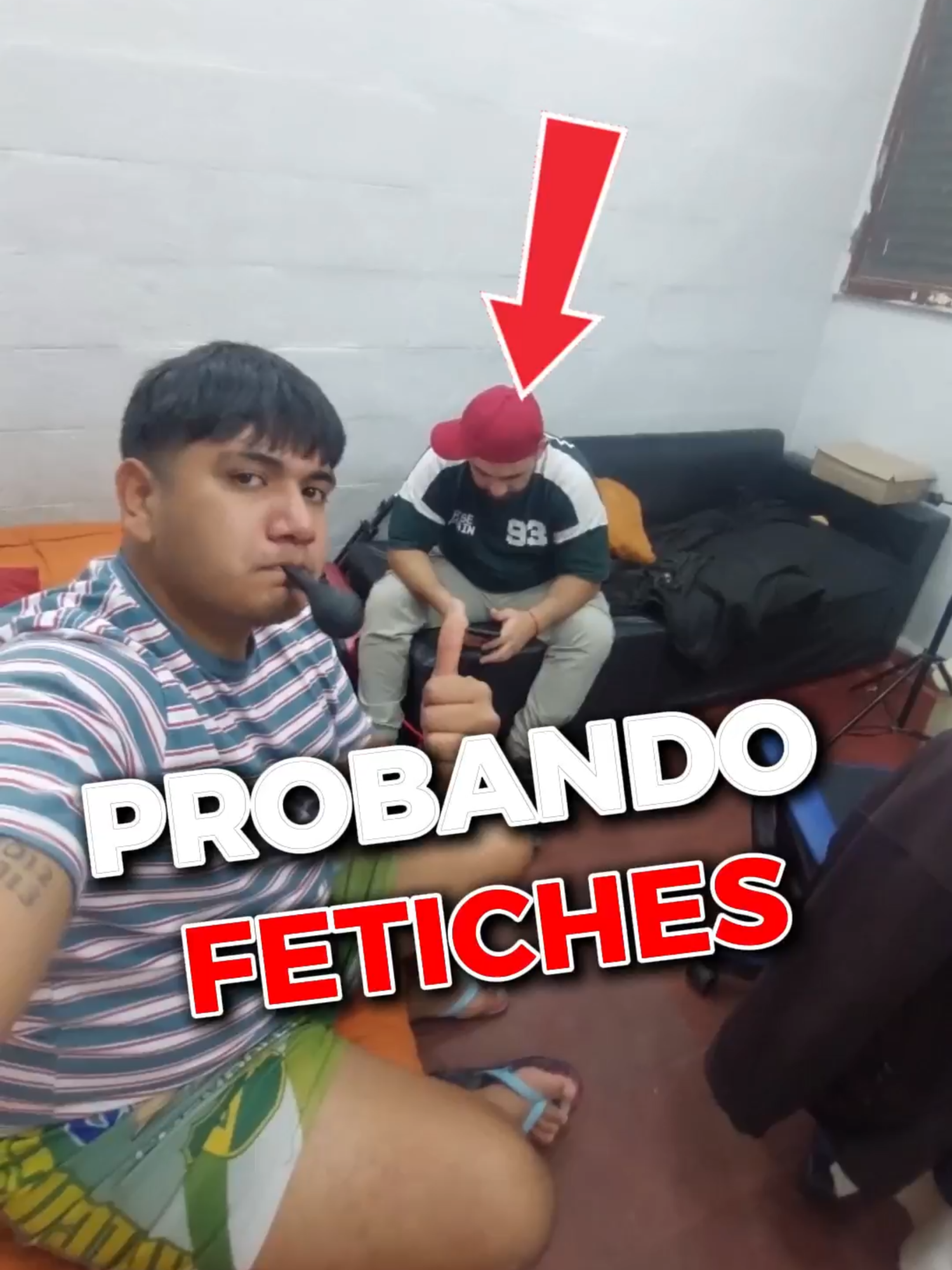 Probando fetiches raros.