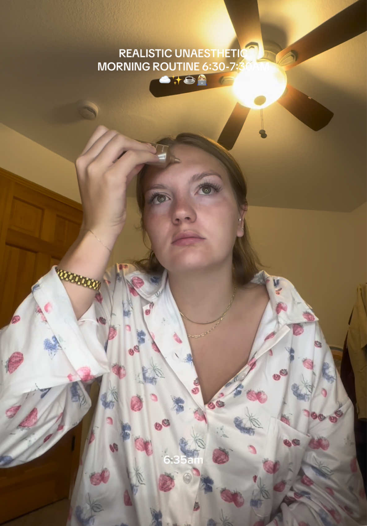 most my mornings are very fast & chaotic !! #morningvlog #realisticmorningroutine #workmorningroutine #9to5life #postgrad  @loréal paris usa @Saie @LaRochePosayUS @mcobeauty us @Rare Beauty @Benefit Cosmetics @e.l.f. Cosmetics @HYDROJUG 