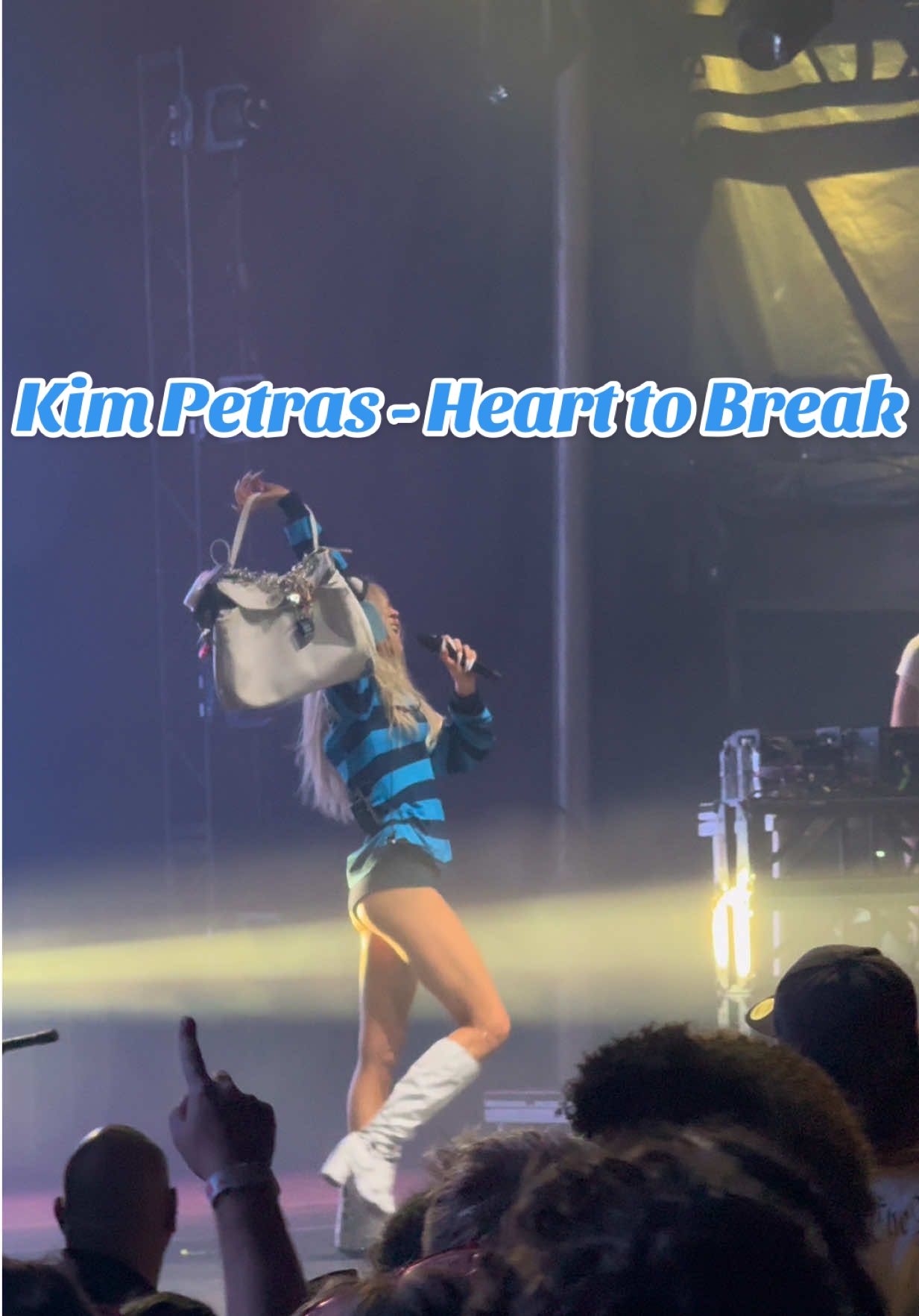 Her mic is on and serving! #kimpetras #vocals #Pride #concert @kim petras 