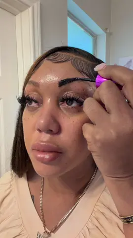 This can last days! A must try if you don’t like doing your brows daily 🥰 Easy peel off eyebrow gel is my go to now and it’s waterproof! #tiktokmademebuyit #browhack #browsonfleek #browtintathome #makeuphacks 