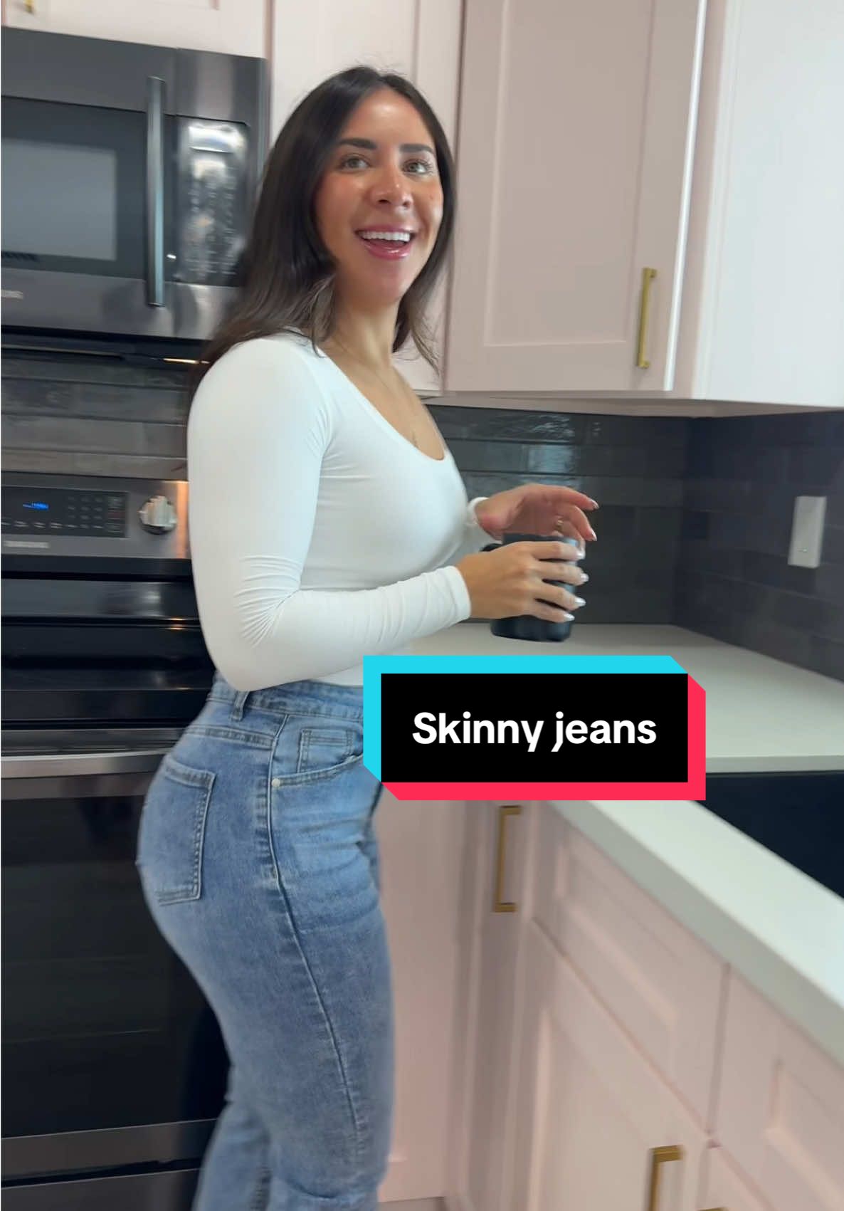 I am loving these washed blue jeans😍 they fit true to size! #jeansforwomen #jeansrecommendation #bluejeans #highwaistedjeans #jeanshaul 