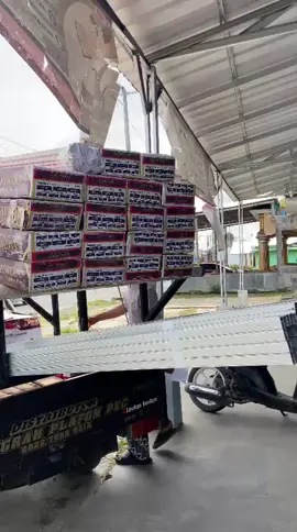 Hay teman teman 👋, mau kasih tau nih di toko Anugrah Pvc Liwa ready berbagai macam motip PLAFON PVC dari LAMIWOOD juga berbagai macam lis dan perlengkapan lain lo, mulai dari WPC PANEL ,WALL MOULDING sampai ORNAMEN dengan berbagai ukuran, juga ada berbagai LAMPU , toko kita juga BISA COD nih🤩 jadi buat kalian yang belum bisa datang langsung ke toko bisa banget DM ADMIN atau HUB. 0821 6690 8355✔️😊👍