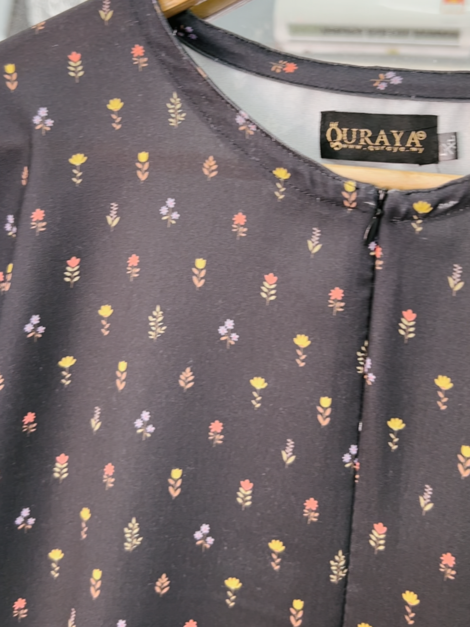 Love sangat corak bunga kecil mcm nii 💛 #qurayahq #plussize #plussizefashion #bajumurah #kaftan #kaftanmurah #ironless