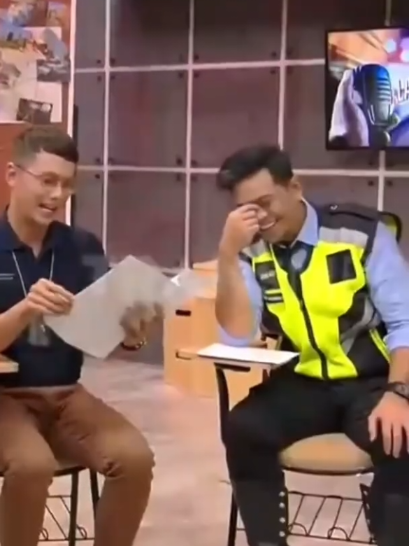 Cara membedakan emas asli dan emas palsu 🤣 #laporpaktrans7 #videolucu #andikapratama #suryainsomnia 