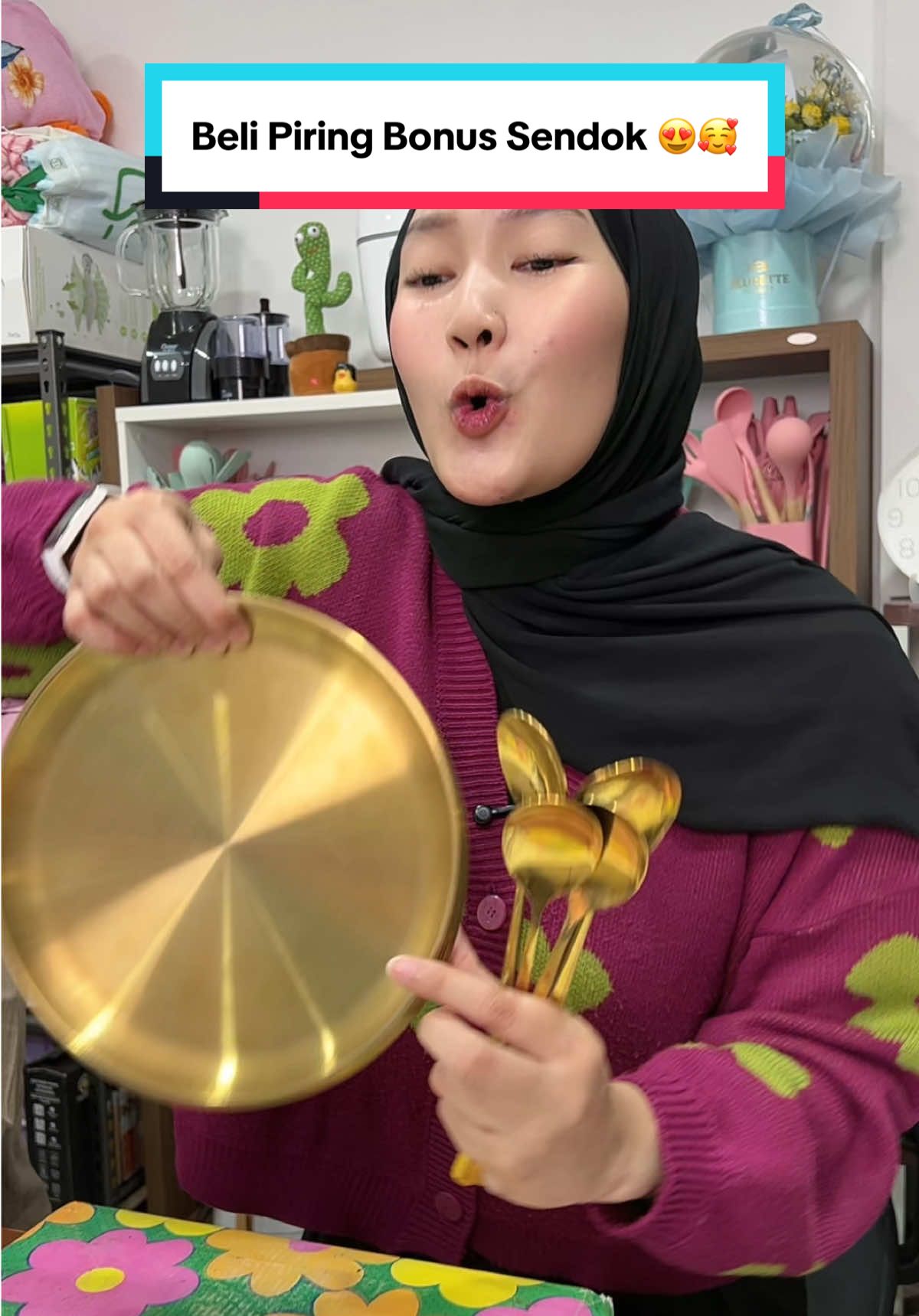 Harga lagi murah meriah ‼️‼️ Beli piring bahan stainless warna gold dapat 6pcs  sendok korea 6pcs 😍🥰 masuk live sekarang atau cek keranjang ya 😉 #setpiring #ischaindyofc #fypシ゚ #murahbanget #piring 