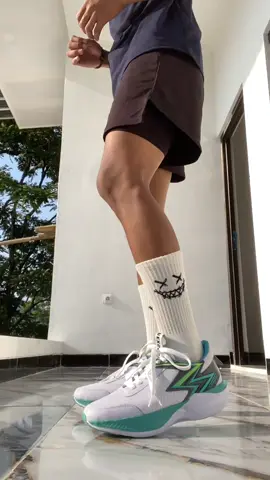 Sepatu running keren ringan dan empuk kekinian dana pelajar😎😎 #sepaturunning #sepatulari #sepatuolahraga #sepatujogging #sepatumurah 