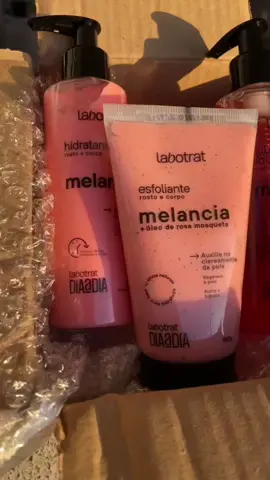 A marca que virou tendência 😮‍💨 kit completo de cheirosa 🩷✨ link nos comentários!  #labotrat #esfoliantecorporal #esfoliante #hidratantecorporal #hidratante 
